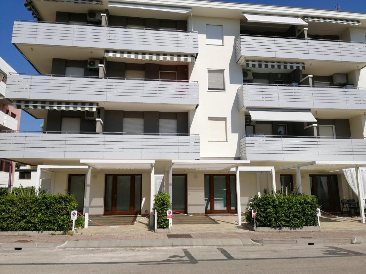 Condominio Diana Est- Gemini 비비오네 외부 사진